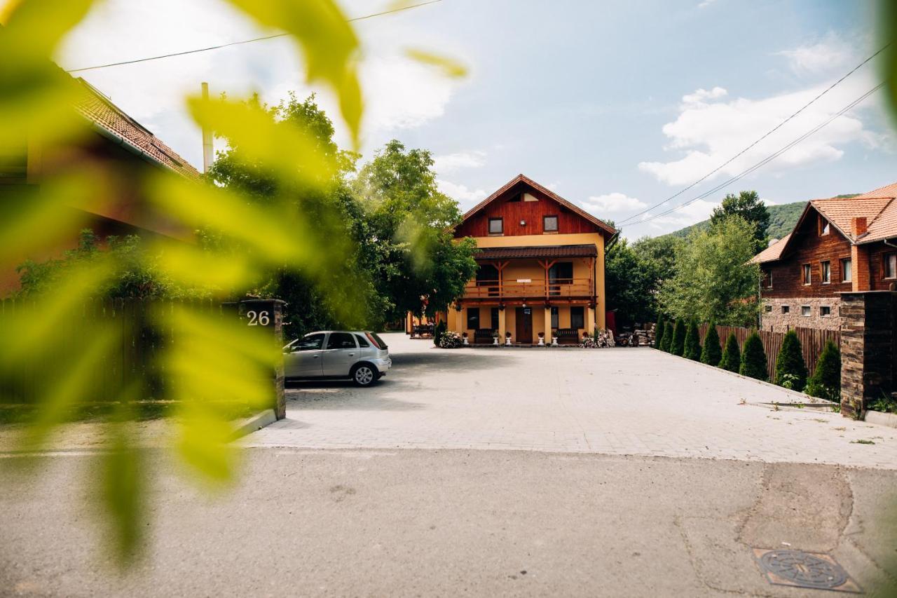 Iris 2 Panzió Parajd Kültér fotó